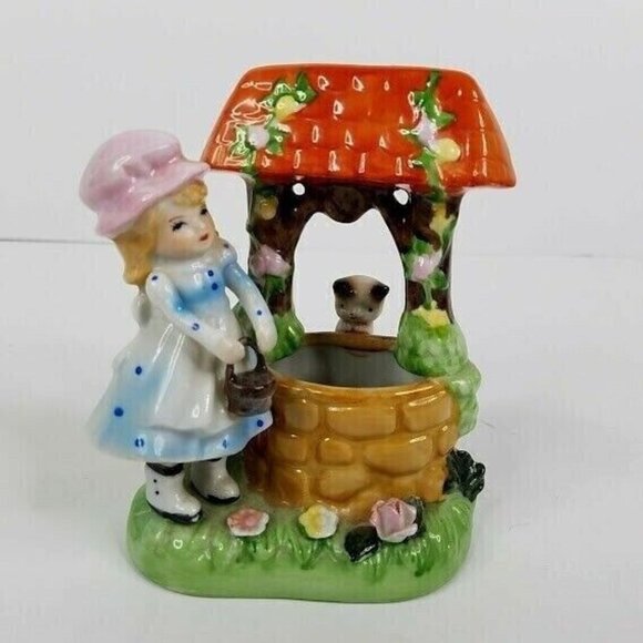 Vintage Figurine Girl Wishing Well 5" x 4" Cat Flowers Handpainted Glossy Finish - Picture 1 of 8